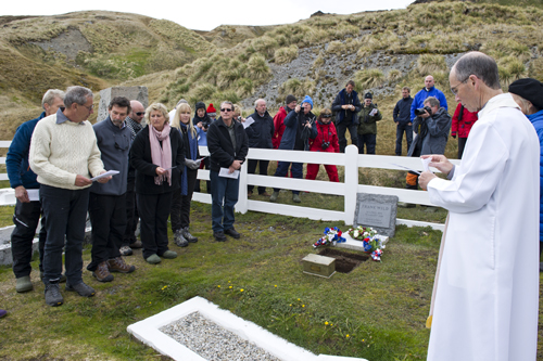 Ceremony at gravesite at Grytvicken, SG